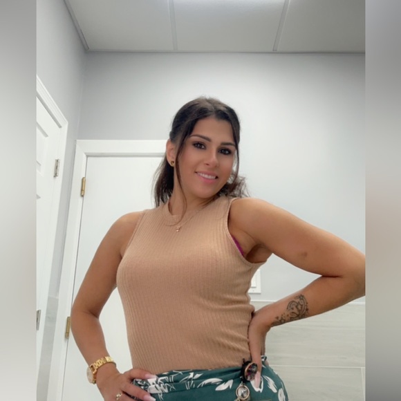 Meet your Posher, Jade - Picture 7 of 8